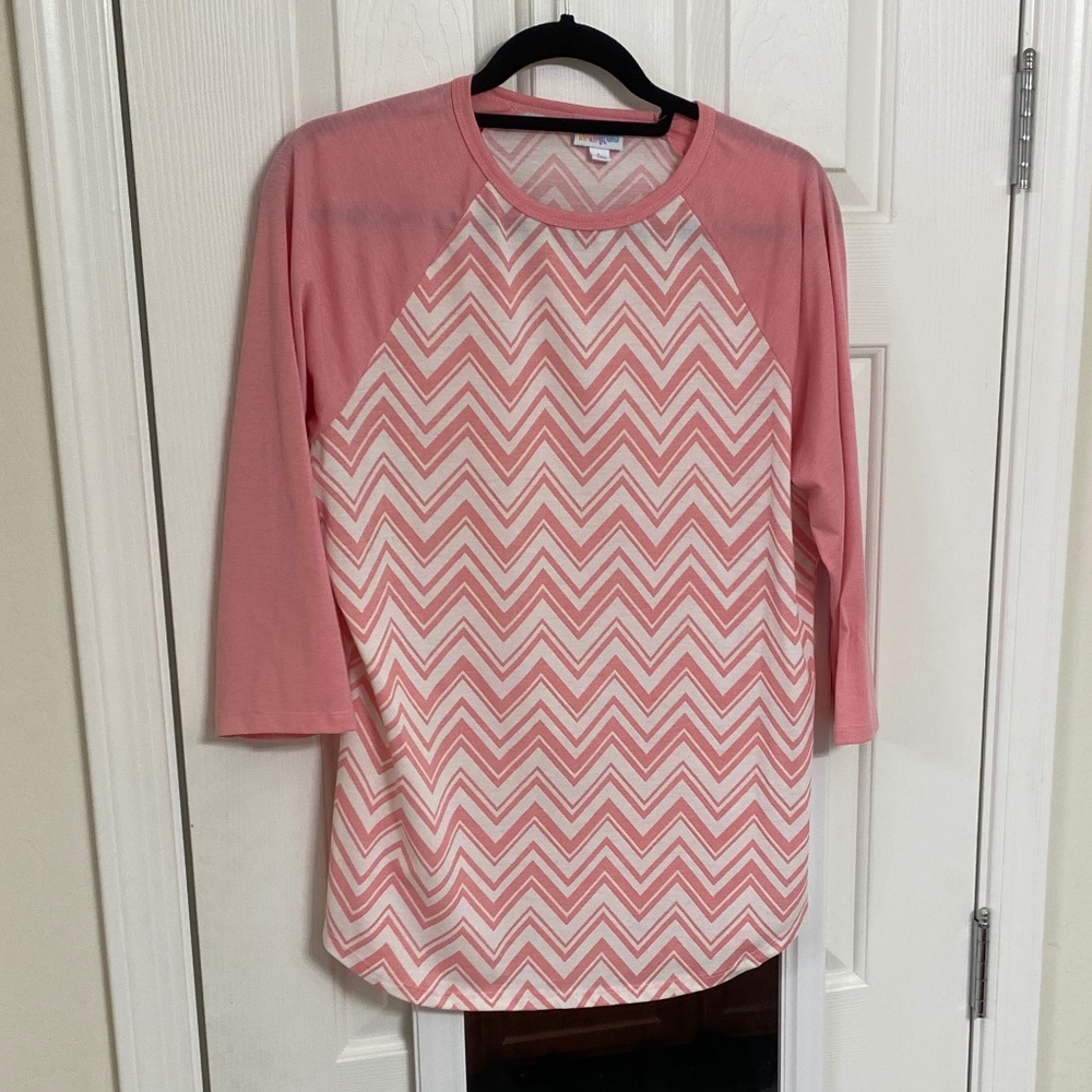 Like New - LulaRoe Randy Baseball style shirt (L)